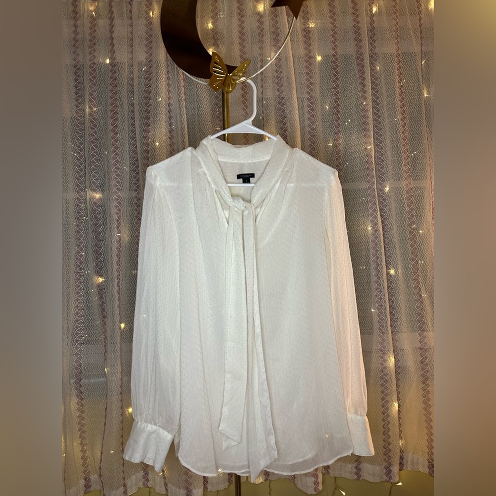 Women’s long sleeves tie neck shirt